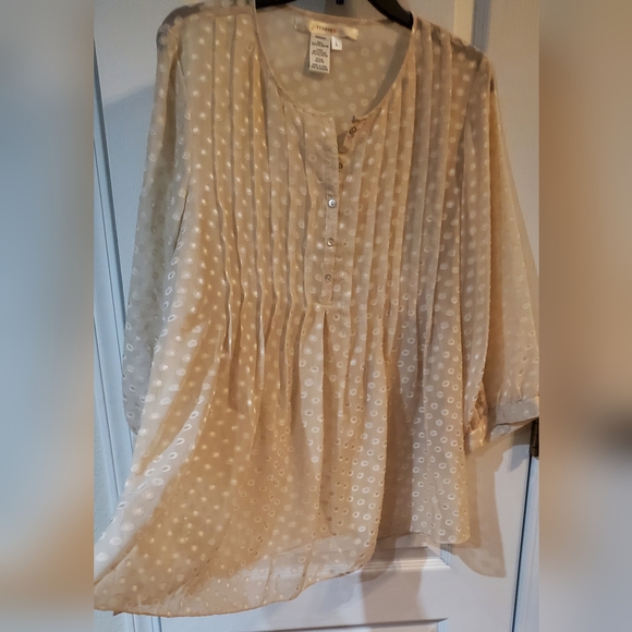 * SOLD * Studio M Women's Cream Blouse only no shell under it. Sz L - Picture 2 of 8